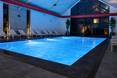 piscine vue de nuit